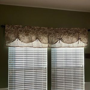 Waverly Lucchese Tie Up Valance (set of 2)